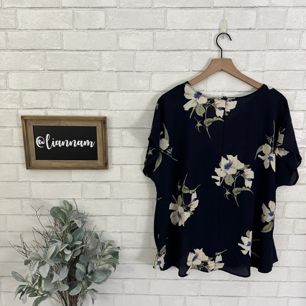 WEST KEI Stitch Fix Allura Knot Detail Front Top - Picture 7 of 11